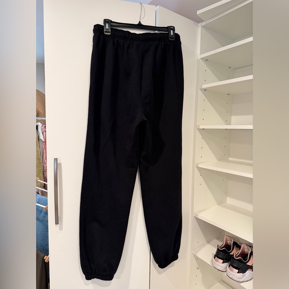 ALO Yoga Women's Accolade Sweatpant Black - Picture 10 of 10